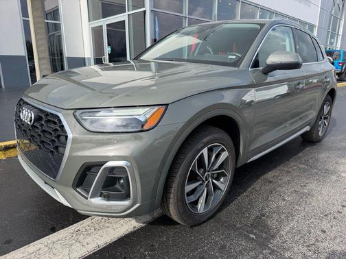 White 2024 Audi Q5 45 S line Premium Plus