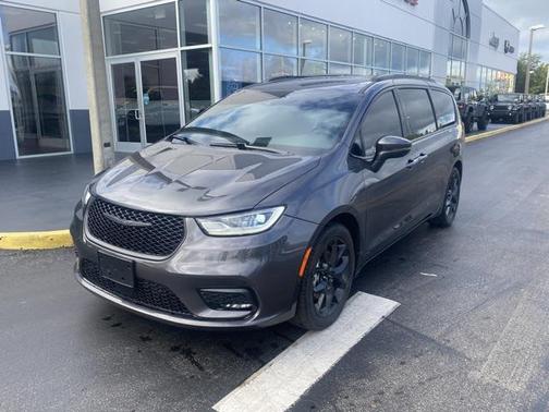 2023 Chrysler Pacifica Touring L