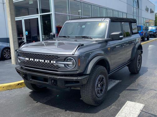 Carbonized Gray Metallic 2021 Ford Bronco Badlands