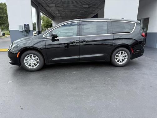 2026 Chrysler Voyager LX
