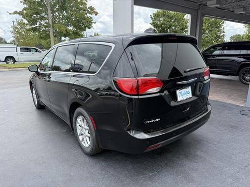 2026 Chrysler Voyager LX