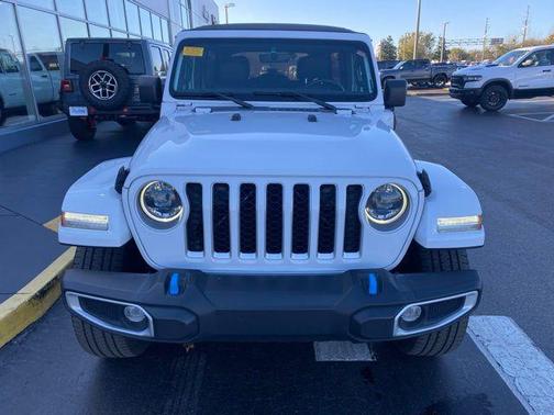 Bright White Clearcoat 2023 Jeep Wrangler 4xe Sahara