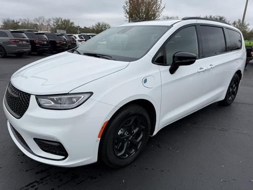 2025 Chrysler Pacifica Hybrid Premium S Appearance Pkg