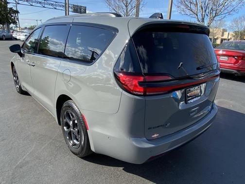 2025 Chrysler Pacifica Hybrid Premium S Appearance Pkg