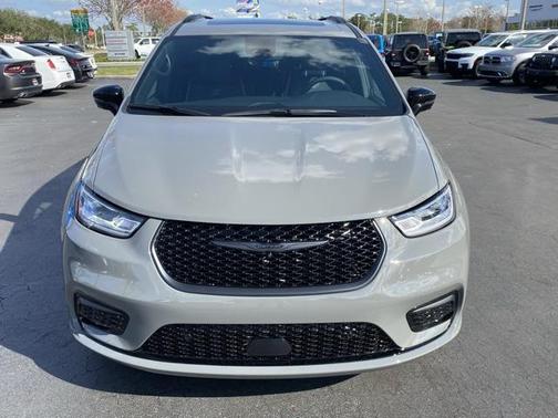 2025 Chrysler Pacifica Hybrid Premium S Appearance Pkg