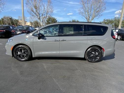 2025 Chrysler Pacifica Hybrid Premium S Appearance Pkg