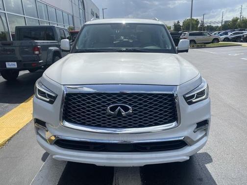 2022 INFINITI QX80 Luxe