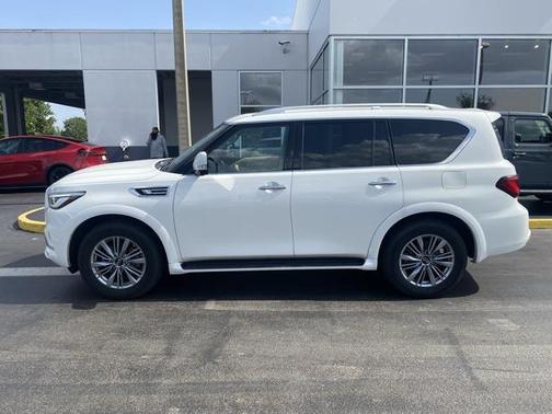 2022 INFINITI QX80 Luxe
