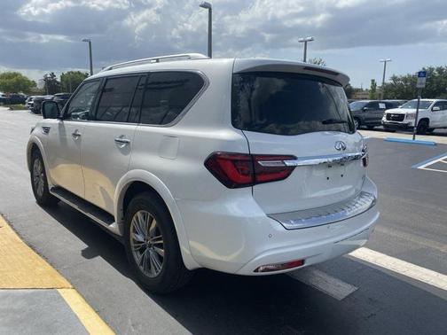 2022 INFINITI QX80 Luxe