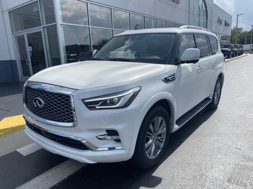 2022 INFINITI QX80 Luxe