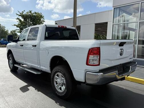 2024 RAM 2500 Tradesman Crew Cab 4x4 6'4' Box