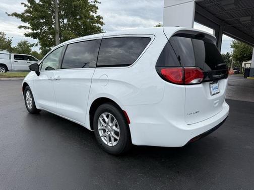2026 Chrysler Voyager LX
