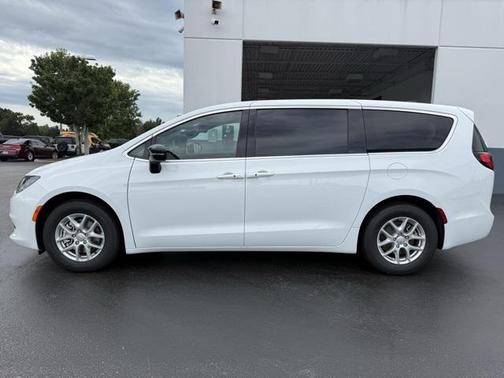 2026 Chrysler Voyager LX