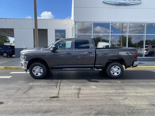 2025 RAM 2500 Tradesman Crew Cab 4x4 6'4' Box