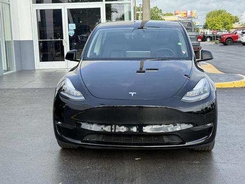 2022 Tesla Model Y Long Range Dual Motor All-Wheel Drive