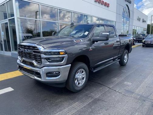 2025 RAM 2500 Tradesman Crew Cab 4x4 6'4' Box