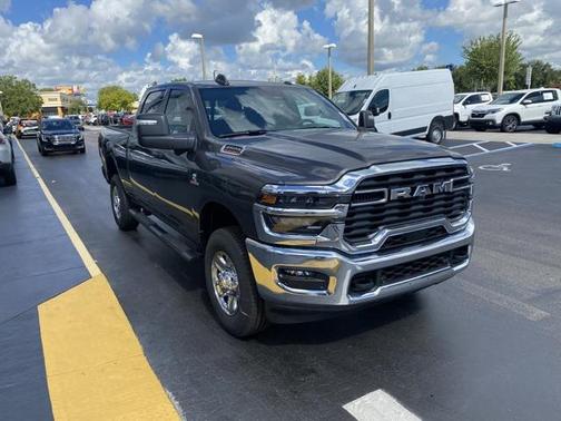 2025 RAM 2500 Tradesman Crew Cab 4x4 6'4' Box
