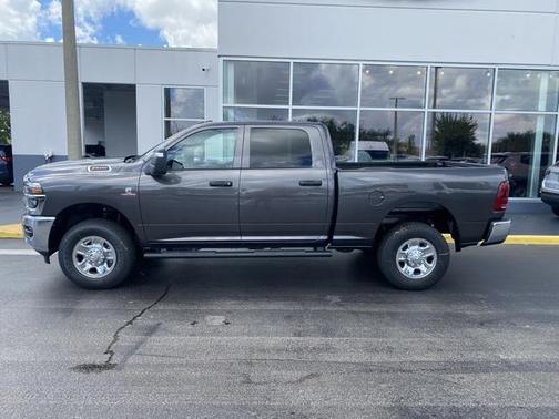 2025 RAM 2500 Tradesman Crew Cab 4x4 6'4' Box