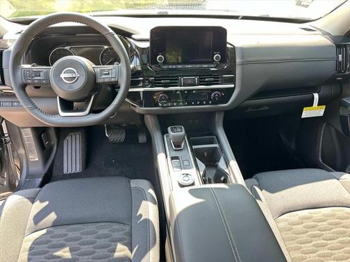 2025 Nissan Pathfinder SV 4WD