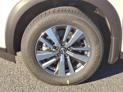 2025 Nissan Pathfinder SL 4WD