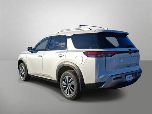 2025 Nissan Pathfinder SL 4WD