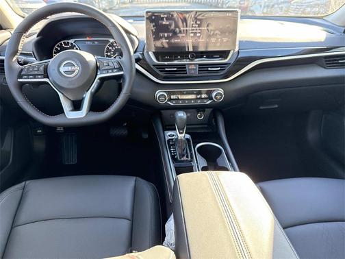 2025 Nissan Altima SR FWD