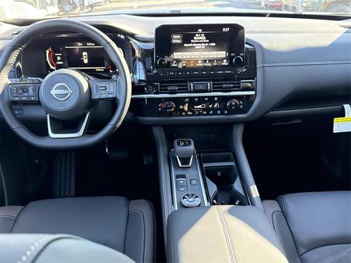 2025 Nissan Pathfinder Platinum 4WD