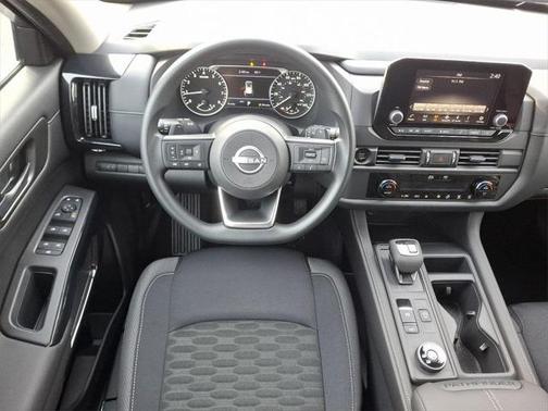 2025 Nissan Pathfinder SV 4WD