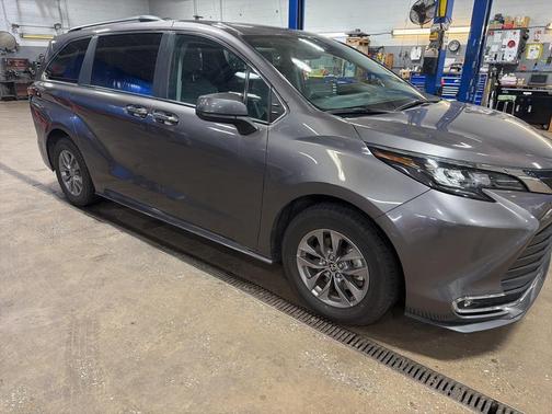 2024 Toyota Sienna XLE