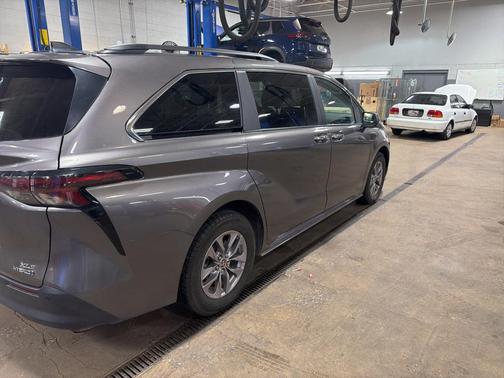 2024 Toyota Sienna XLE