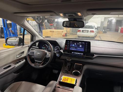 2024 Toyota Sienna XLE