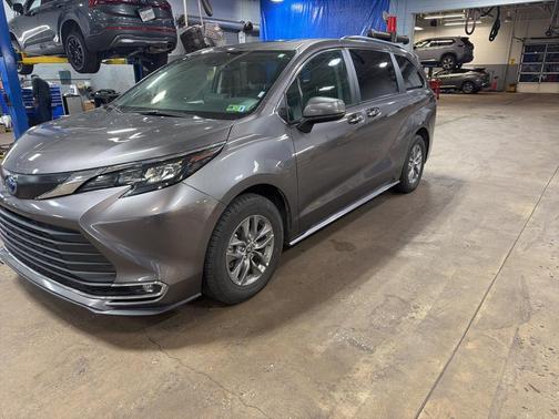 2024 Toyota Sienna XLE
