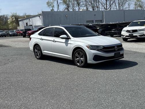 Opal White Pearl 2024 Volkswagen Jetta 1.5T SE