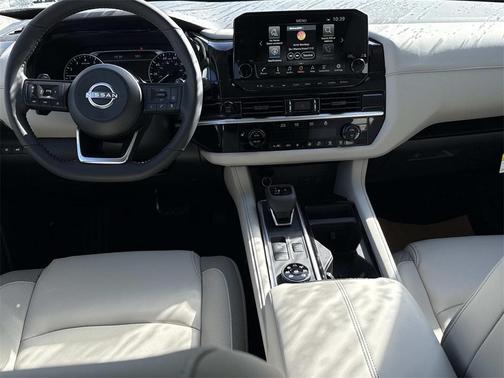 2025 Nissan Pathfinder SL 4WD