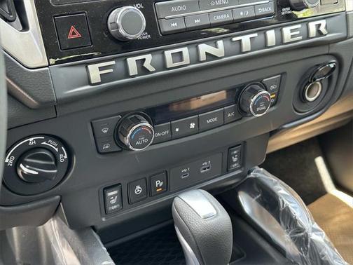 2025 Nissan Frontier SL