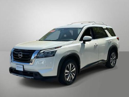2023 Nissan Pathfinder SL 4WD