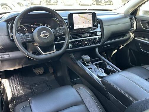 2023 Nissan Pathfinder SL 4WD