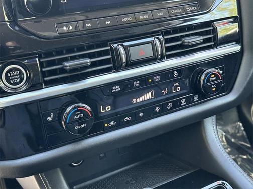 2023 Nissan Pathfinder SL 4WD