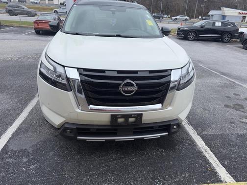 2022 Nissan Pathfinder SL 4WD
