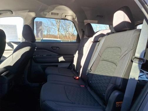 2025 Nissan Pathfinder S 4WD