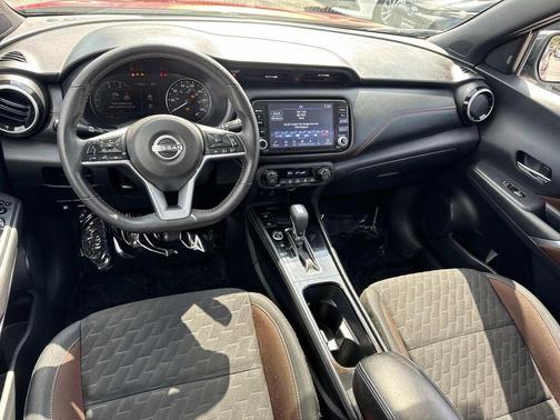 Super Black 2023 Nissan Kicks SR