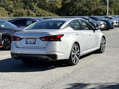 2022 Nissan Altima SR FWD