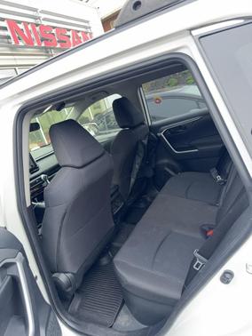 2022 Toyota RAV4 Hybrid LE