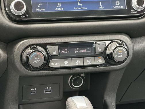 Super Black 2024 Nissan Kicks SR