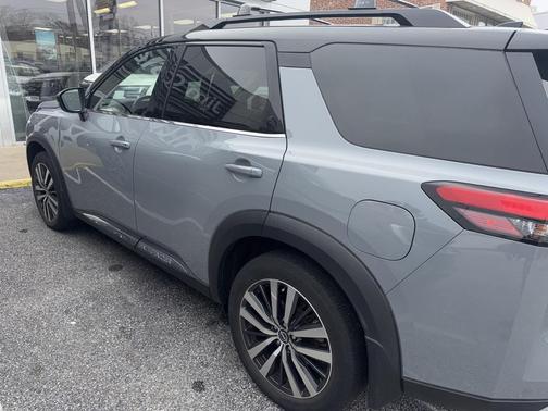 2022 Nissan Pathfinder Platinum 4WD