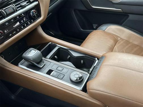 2022 Nissan Pathfinder Platinum 4WD