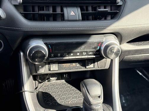 Silver Sky Metallic 2019 Toyota RAV4 XLE