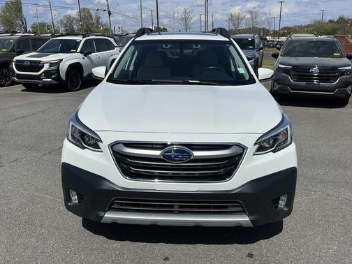 Crystal White Pearl 2020 Subaru Outback Limited