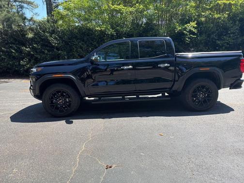 Onyx Black 2024 GMC Canyon Denali