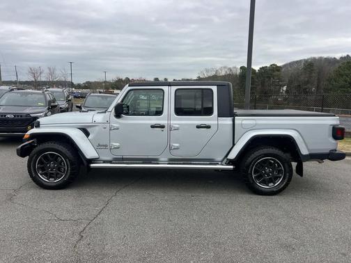 2023 Jeep Gladiator Overland